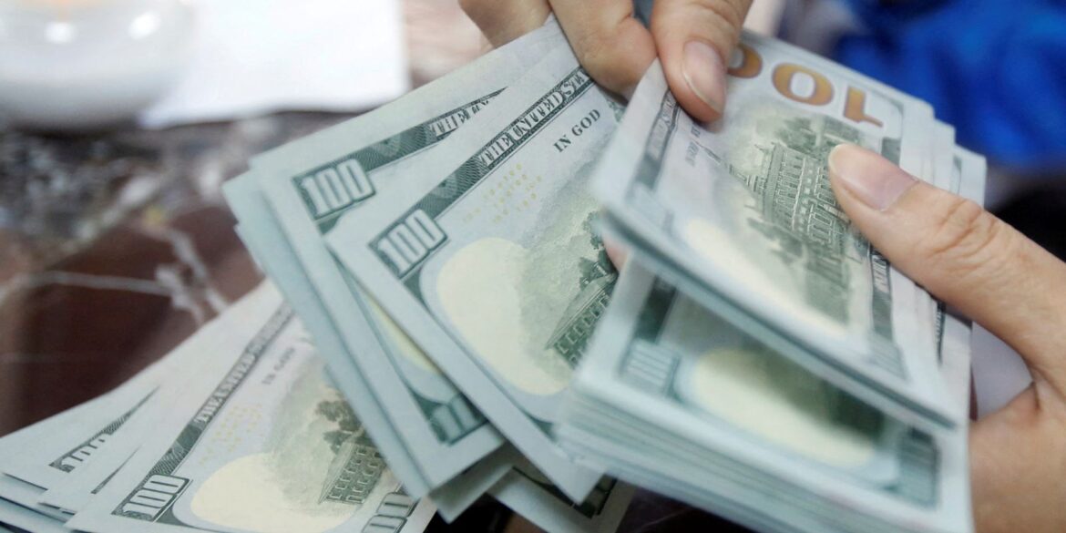 dolar-sobe-a-r$-5,20-e-volta-a-atingir-maior-valor-em-tres-meses