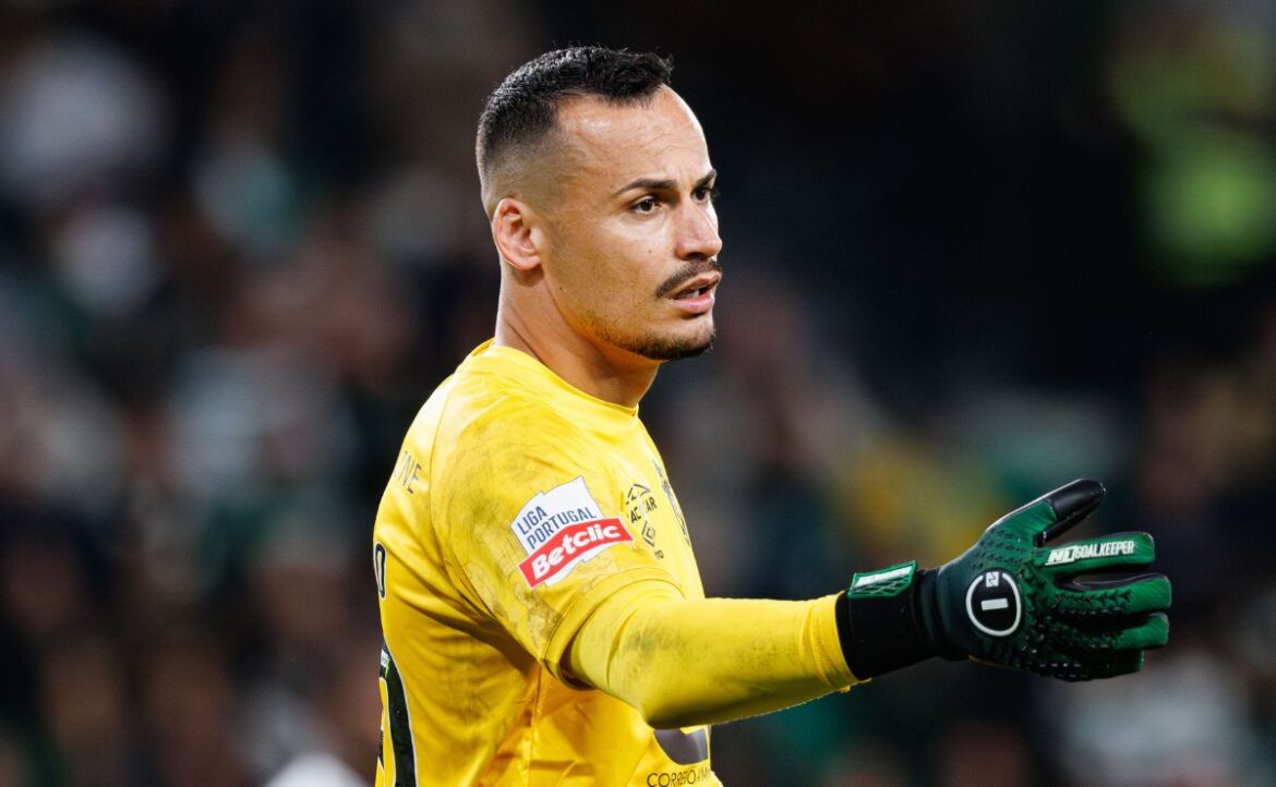 lanterna-da-serie-b-contrata-ex-goleiro-do-coritiba-que-estava-na-europa