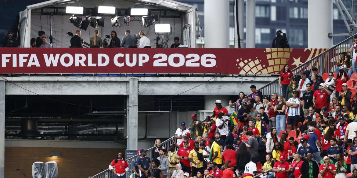 paixao-pelo-futebol-expoe-populacao-a-publicidade-de-bets,-alerta-idec