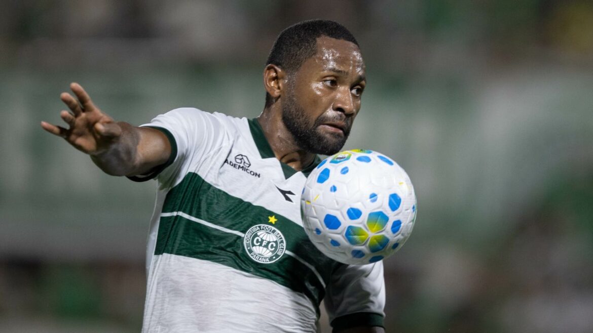 lateral-analisa-ponto-crucial-para-o-coritiba-evoluir-no-segundo-semestre