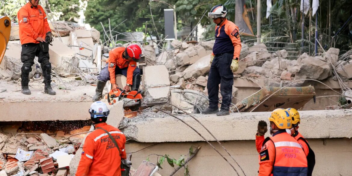 terremoto-na-venezuela:-crianca-e-retirada-de-escombros-apos-seis-dias