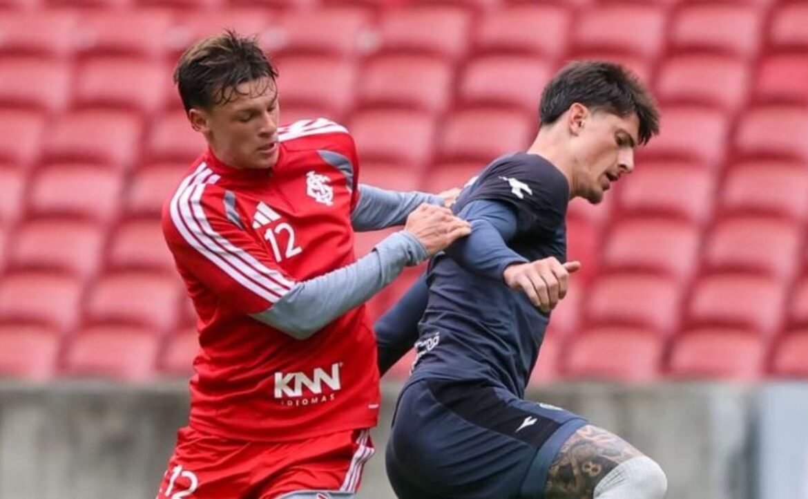 coritiba-roda-elenco-e-da-chances-para-jovens-em-jogo-treino-contra-o-internacional