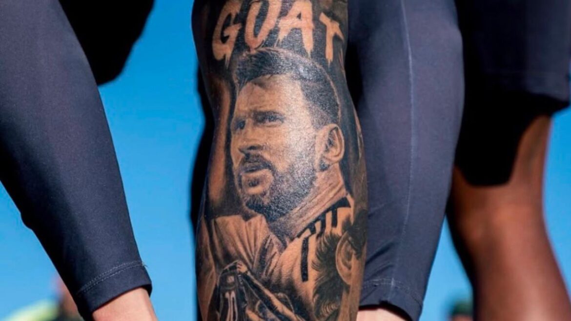 inspiracao?-promessa-do-coritiba-reune-messi-e-pele-em-colecao-de-tatuagens