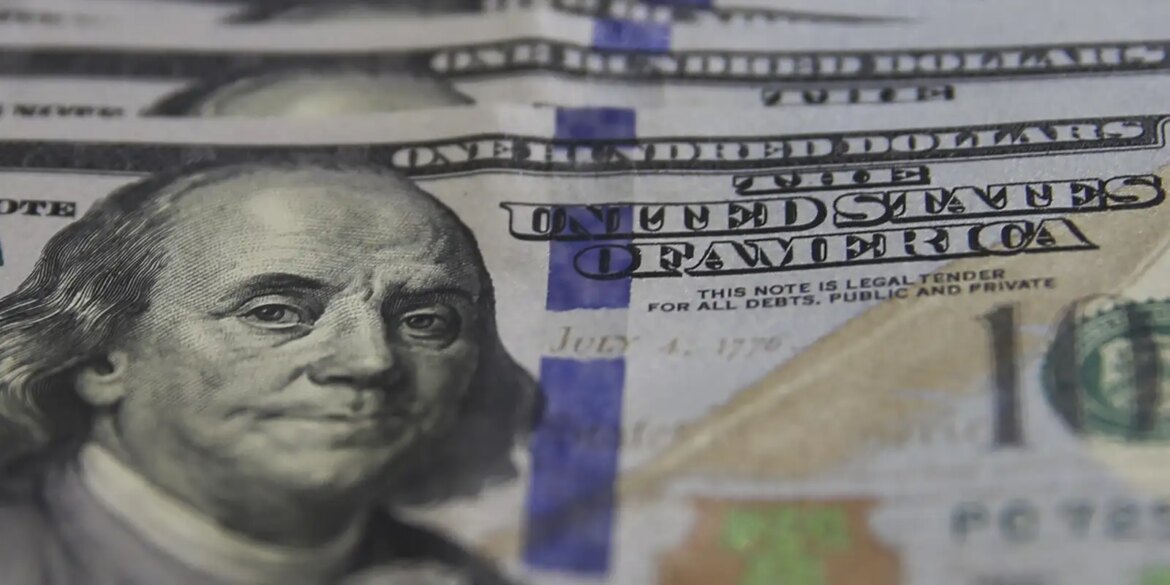 dolar-cai-para-r$-5,07,-no-menor-nivel-em-um-mes