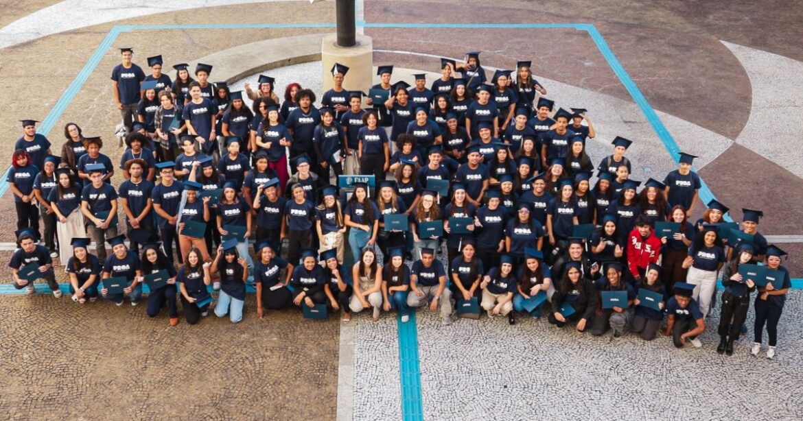 evento-de-formatura-insere-jovens-da-periferia-no-mercado-de-trabalho-em-sp