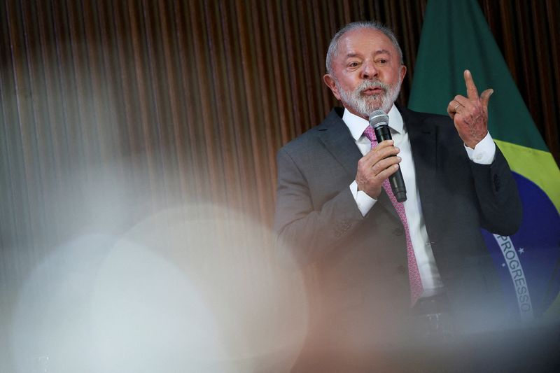lula:-“que-ninguem-de-fora-venha-meter-o-dedo-nas-nossas-eleicoes”