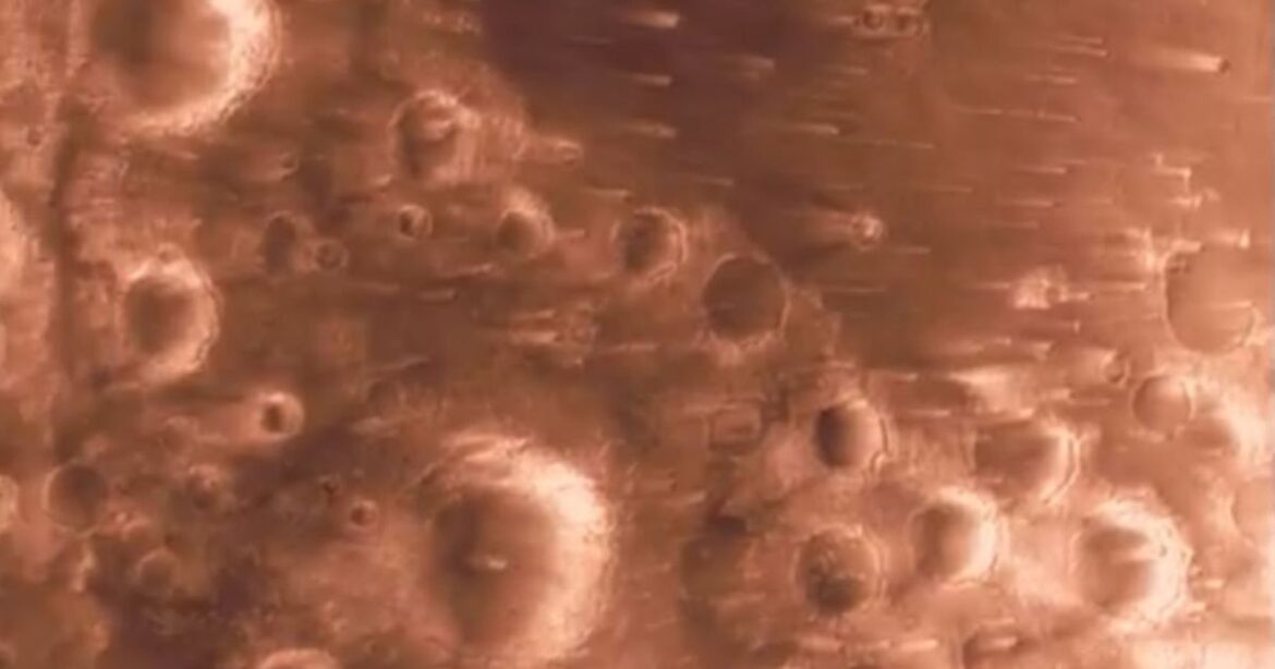 sonda-espacial-da-nasa-mostra-superficie-de-marte-em-video-inedito;-assista