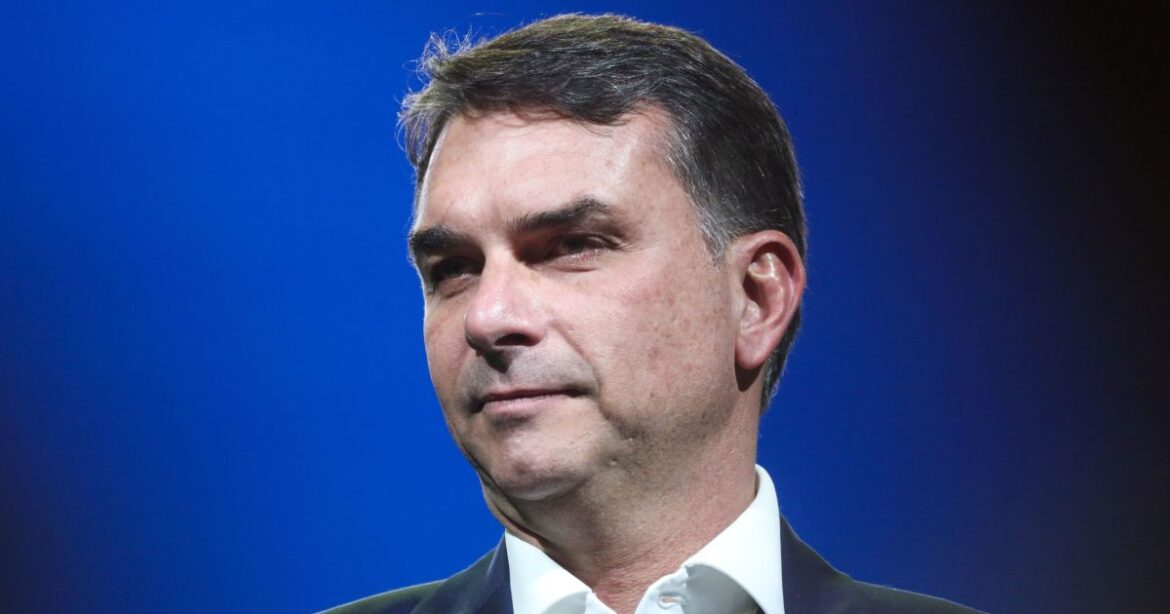 flavio-bolsonaro-troca-marqueteiro-e-duda-lima-assumira-campanha