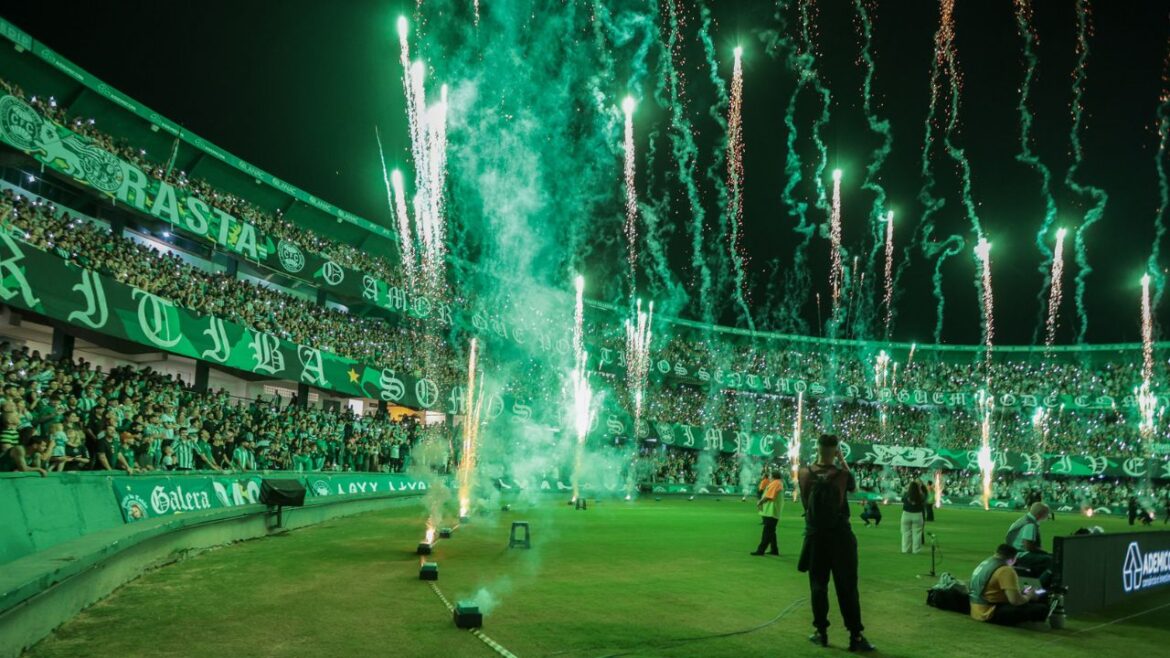 torcida-prepara-recepcao-especial-ao-coritiba-em-jogo-decisivo-do-brasileirao