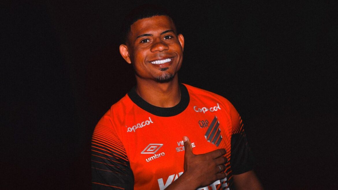 pai-de-lateral-do-athletico-revela-torcida-para-o-corinthians-e-cria-polemica