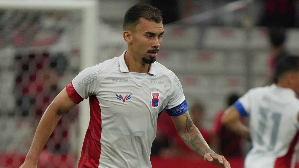 parana-clube-contrata-ex-zagueiro-do-santos-e-fecha-retorno-de-volante-apos-um-ano