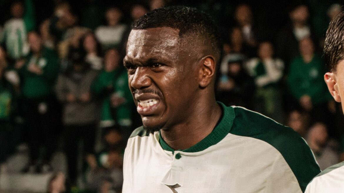 jacy-repete-joel,-cai-em-tunel-do-coritiba-na-comemoracao,-mas-gol-e-anulado