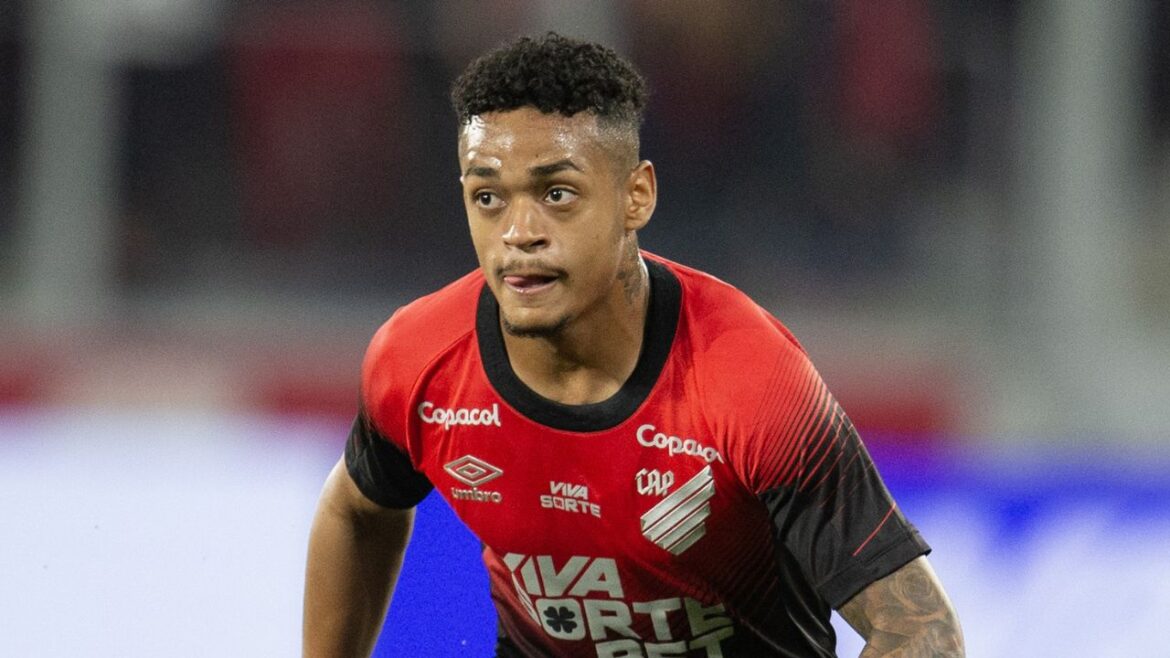 athletico-deixa-leo-derik-de-fora-do-jogo-contra-o-bragantino
