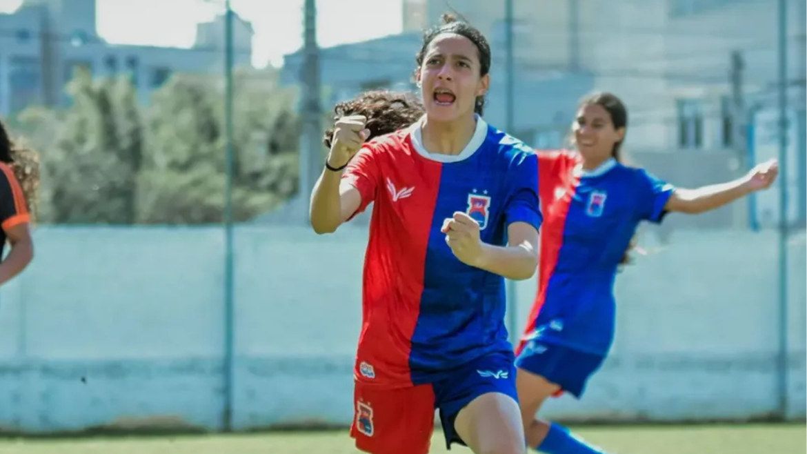 irmas-gemeas-se-destacam-em-goleada-da-equipe-feminina-do-parana-clube