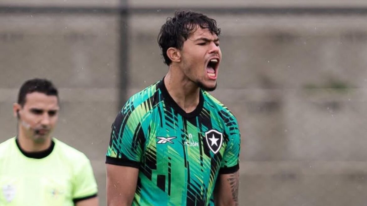 bruno-samudio,-ex-athletico,-e-afastado-do-botafogo-por-indisciplina
