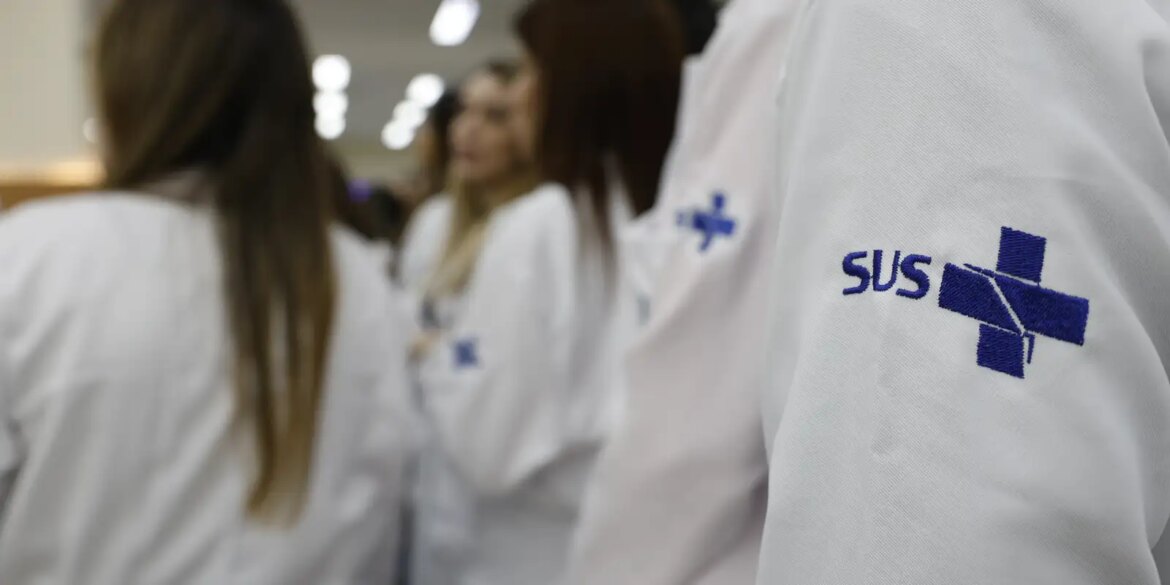 saude-estende-atuacao-de-676-medicos-especialistas-no-sus