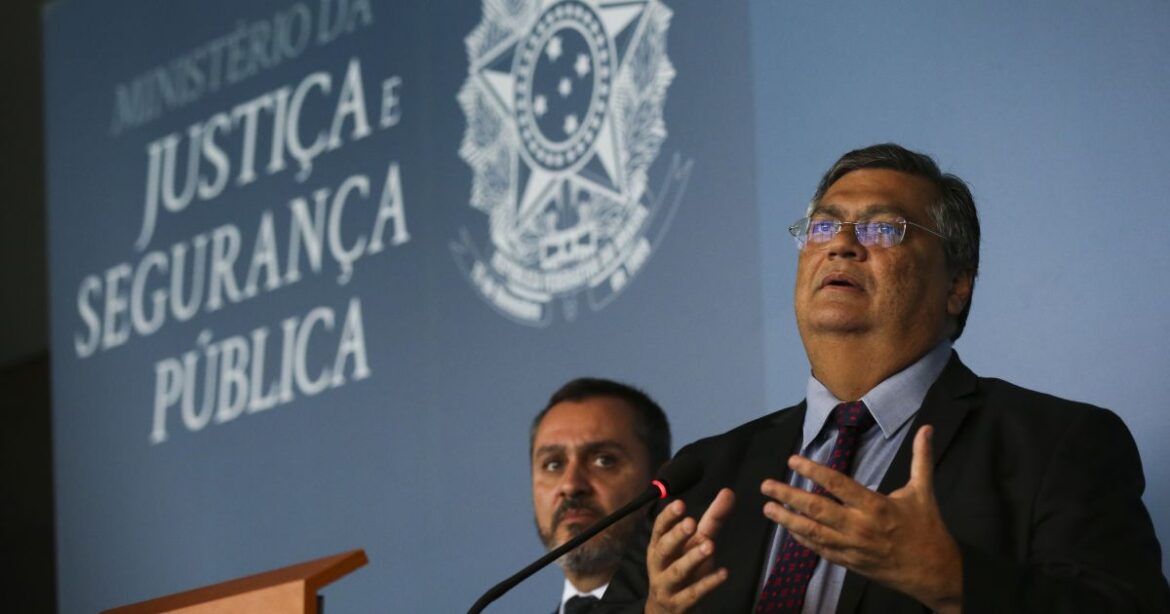 oposicao-critica-dino-e-usa-decisao-sobre-andrei-para-expor-crise-no-stf