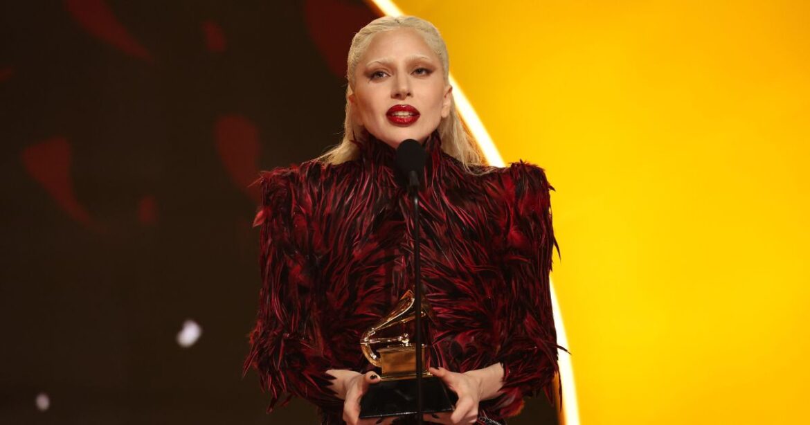 bebe-de-lady-gaga-divide-internautas:-“barriga-de-aluguel-ou-adocao”