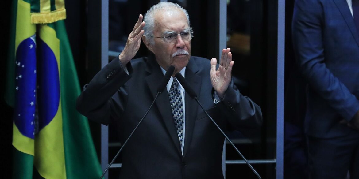 ex-presidente-jose-sarney-e-internado-com-quadro-de-pneumonia