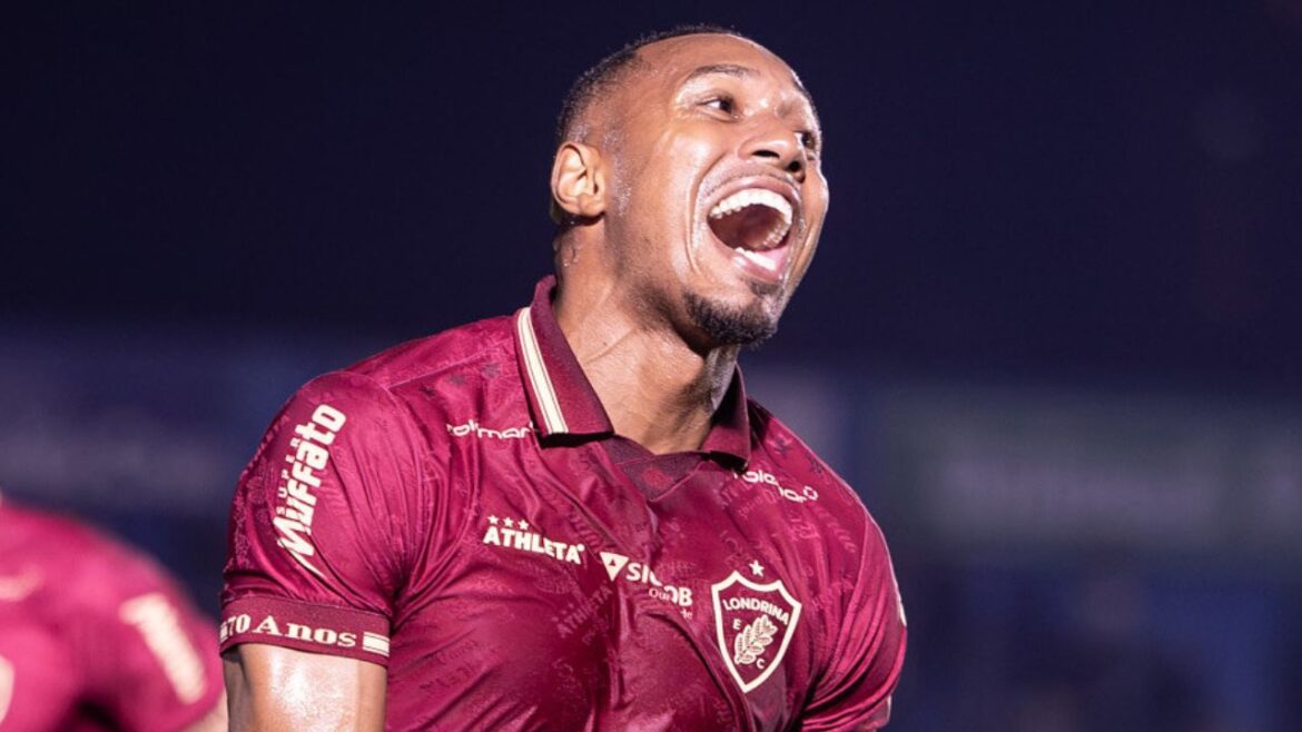 londrina-faz-maior-goleada-dos-ultimos-10-anos-e-respira-na-serie-b