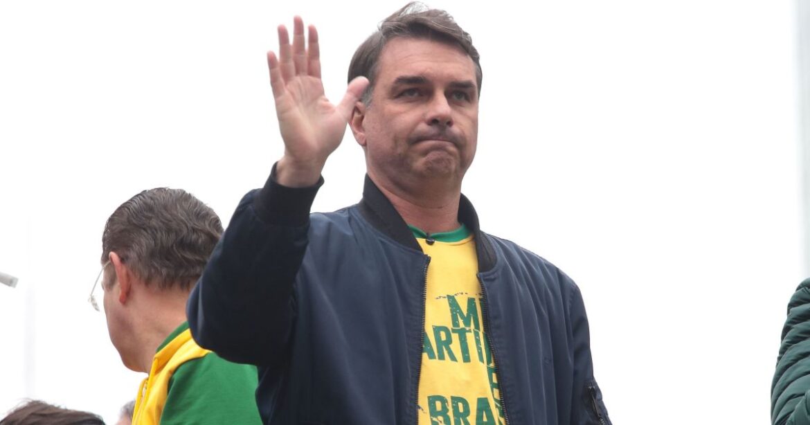 vox-radar:-boato-de-padroeira-tem-impacto-moderado-em-campanha-de-flavio