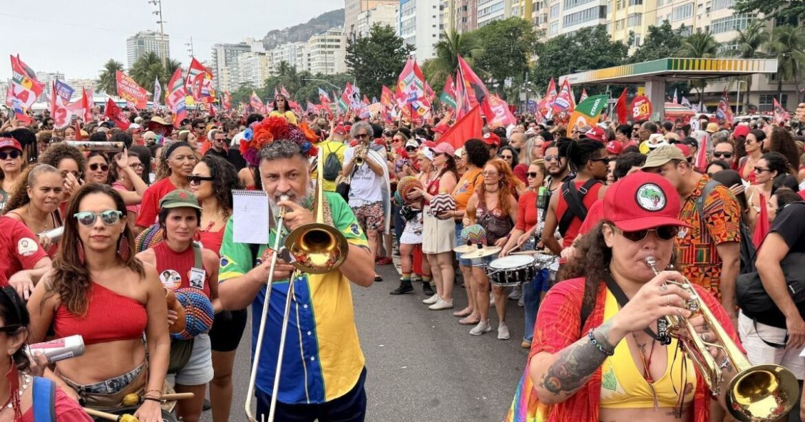 apoiadores-de-lula-fazem-ato-em-copacabana-uma-semana-antes-da-eleicao